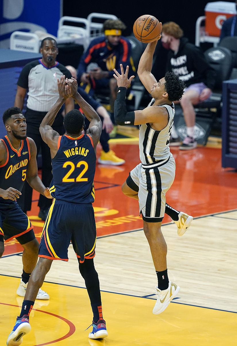 清晨金州勇士备战NBA季后赛，绝杀压哨细节曝光，目标明确，心理建设被强调