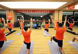 db电竞官网-山东泰山训练开放日；赛后再遭质疑引欢呼；德甲在即；更衣室氛围转暖